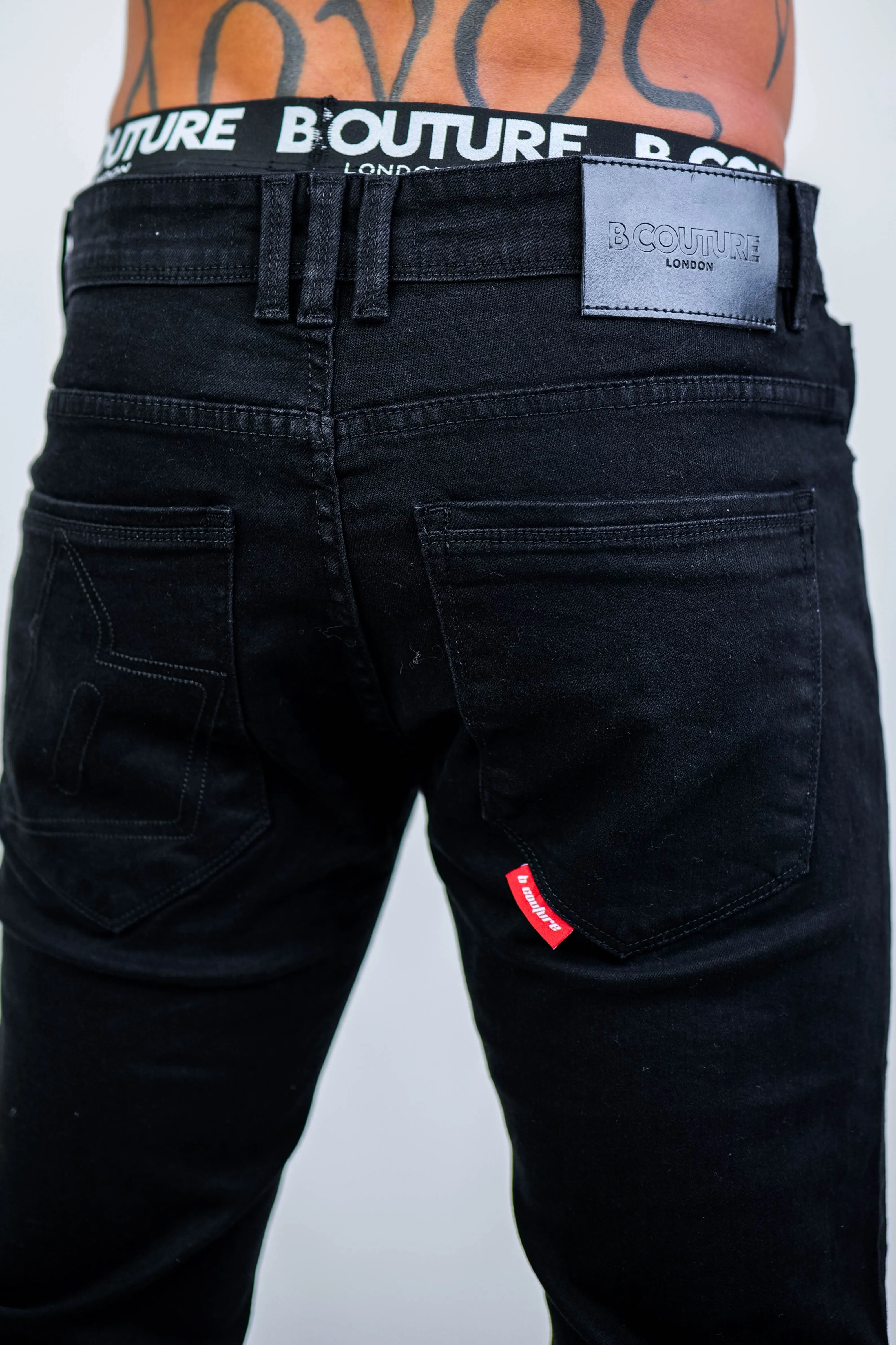 Farnfield Tapered Jeans - Black