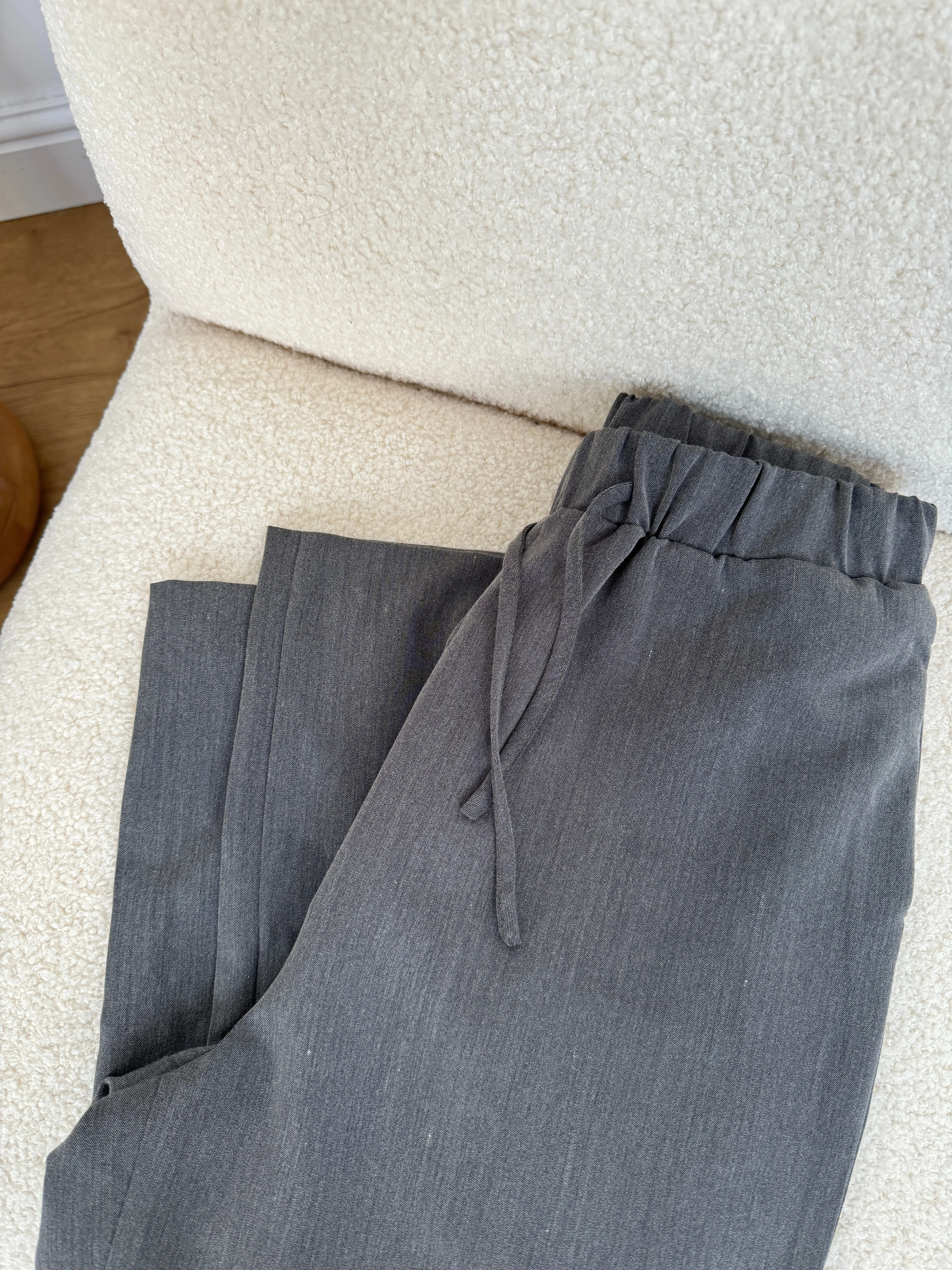 Naia trousers in grey