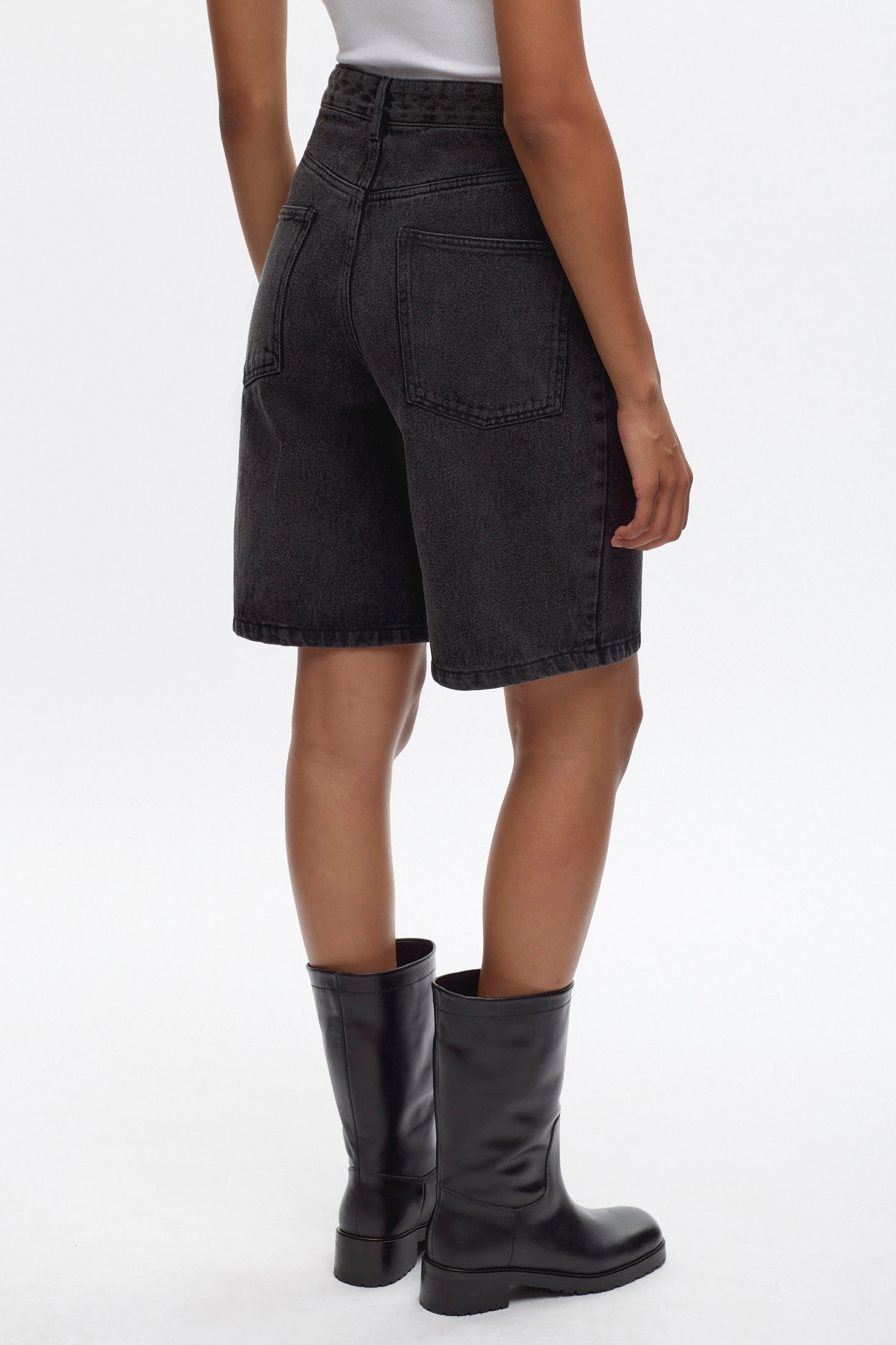 Unisex Antifit Denim Shorts in Washed Black