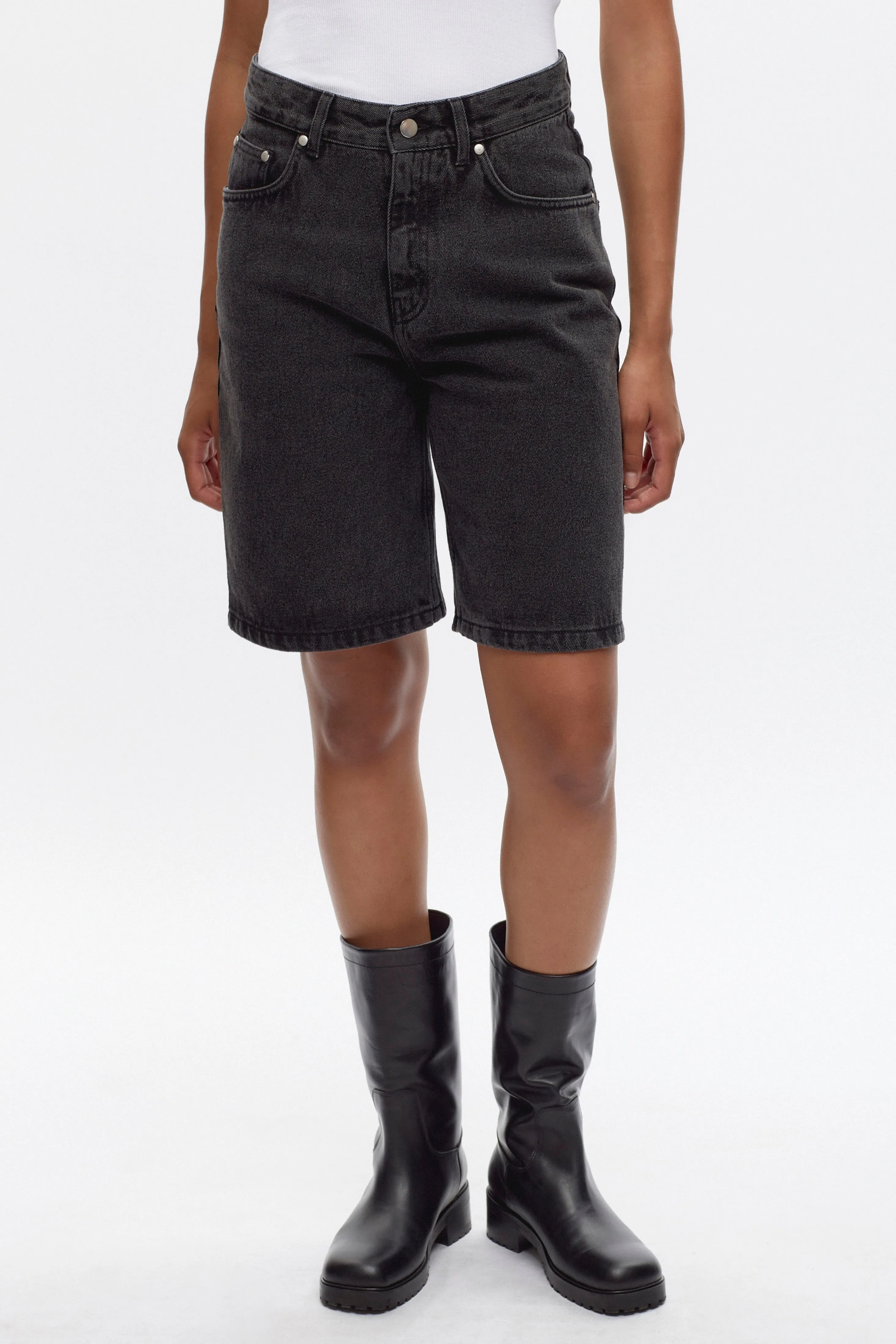 Unisex Antifit Denim Shorts in Washed Black